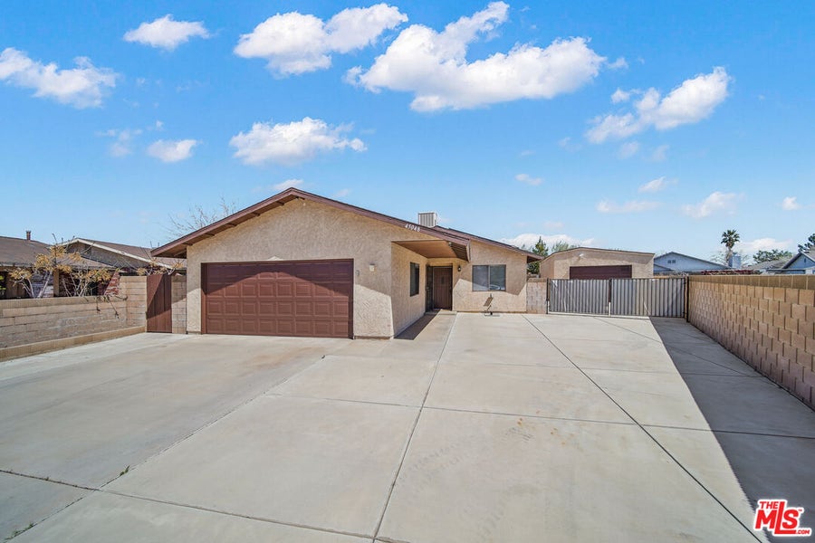 Property photo for 45048 Logue Ct, Lancaster, CA
